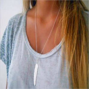 NWT Boho Feather Pendant Necklace